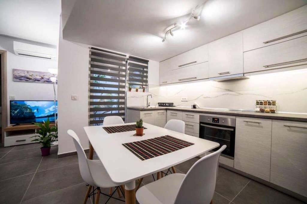 شقة Brand New Aprt With Backyard In Lycabettus Hill ! أثينا المظهر الخارجي الصورة